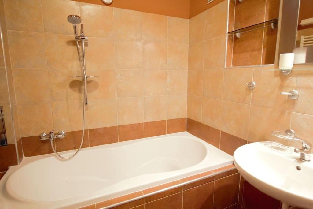 Comfort 2bedrooms Quite Place!-vinohrady Praha